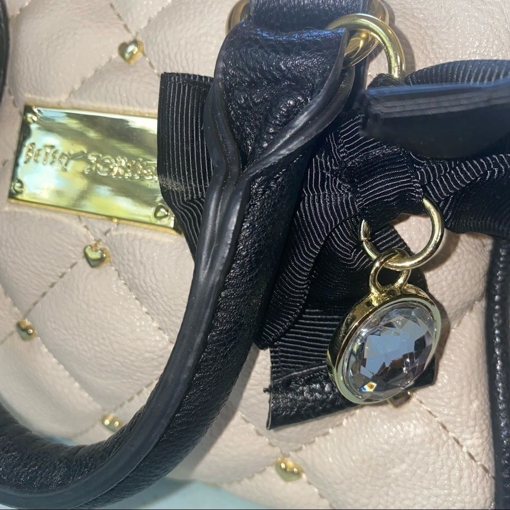 Betsey Johnson - White Quilted Little Purse - Picture 8 of 8